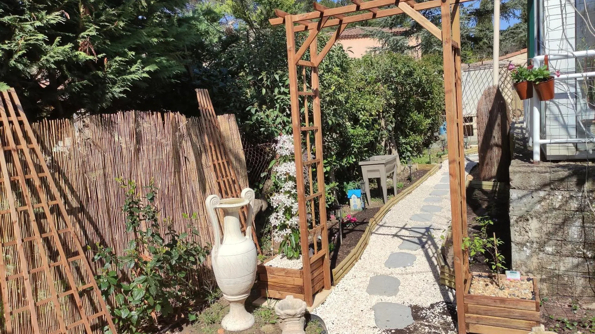 Le Jardin Des Rocailles - Villa 4 Chambres Climatisee Avec Piscine A Deux Pas D'Avignon Villeneuve-lès-Avignon 0*,  Γαλλία